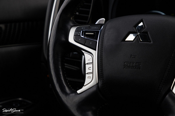 Mitsubishi Outlander 2.4 PHEV Instyle | Adaptieve cruise | Panorama dak | Blis | Trekhaak |