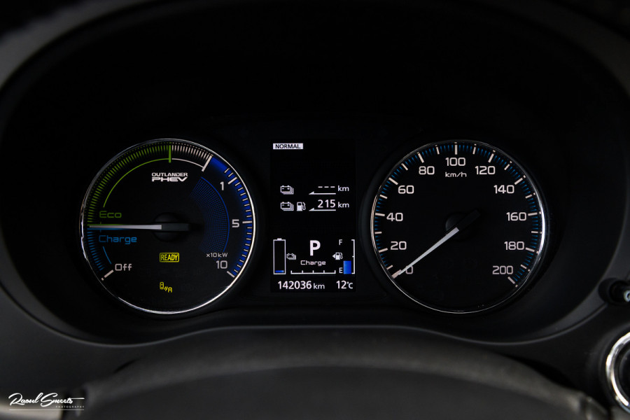 Mitsubishi Outlander 2.4 PHEV Instyle | Adaptieve cruise | Panorama dak | Blis | Trekhaak |