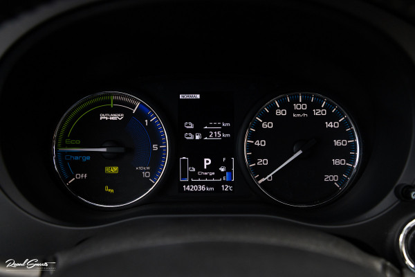Mitsubishi Outlander 2.4 PHEV Instyle | Adaptieve cruise | Panorama dak | Blis | Trekhaak |