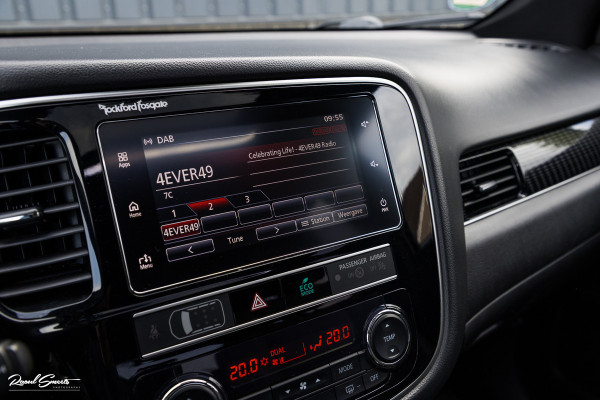Mitsubishi Outlander 2.4 PHEV Instyle | Adaptieve cruise | Panorama dak | Blis | Trekhaak |