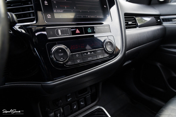 Mitsubishi Outlander 2.4 PHEV Instyle | Adaptieve cruise | Panorama dak | Blis | Trekhaak |