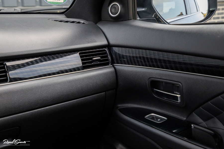 Mitsubishi Outlander 2.4 PHEV Instyle | Adaptieve cruise | Panorama dak | Blis | Trekhaak |