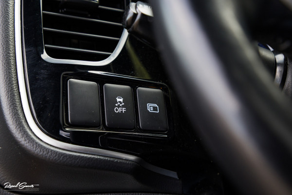 Mitsubishi Outlander 2.4 PHEV Instyle | Adaptieve cruise | Panorama dak | Blis | Trekhaak |