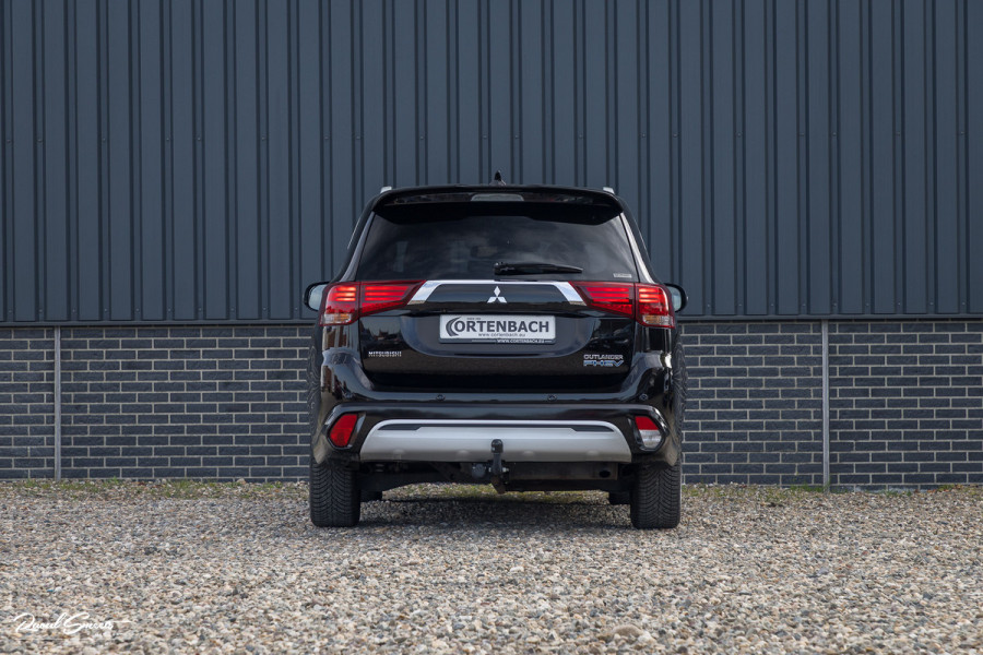Mitsubishi Outlander 2.4 PHEV Instyle | Adaptieve cruise | Panorama dak | Blis | Trekhaak |