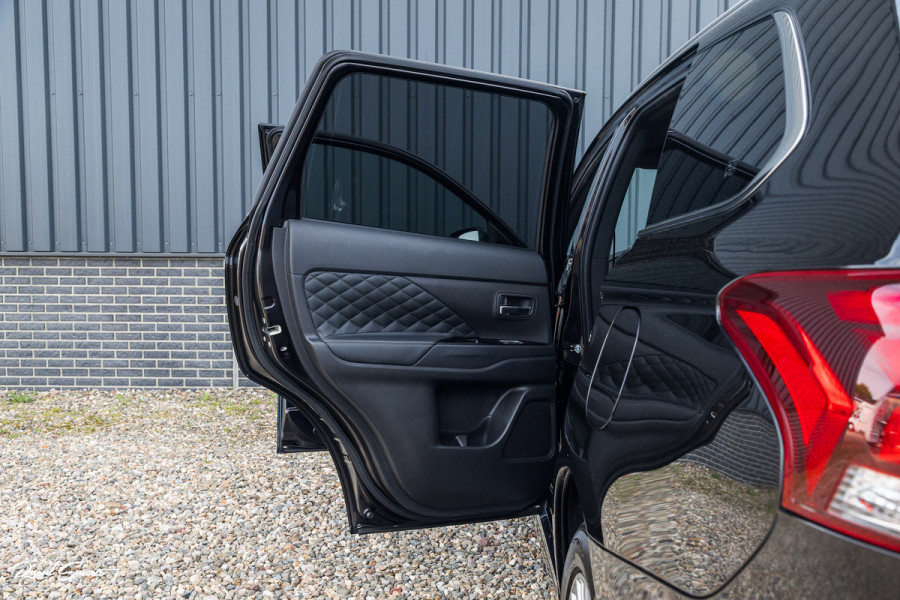 Mitsubishi Outlander 2.4 PHEV Instyle | Adaptieve cruise | Panorama dak | Blis | Trekhaak |