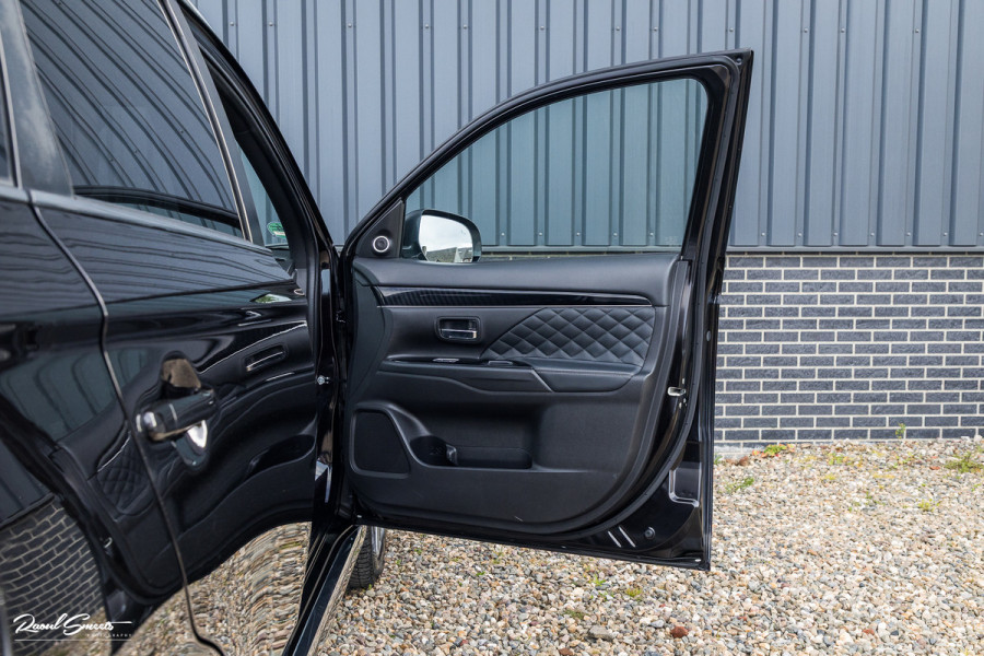 Mitsubishi Outlander 2.4 PHEV Instyle | Adaptieve cruise | Panorama dak | Blis | Trekhaak |