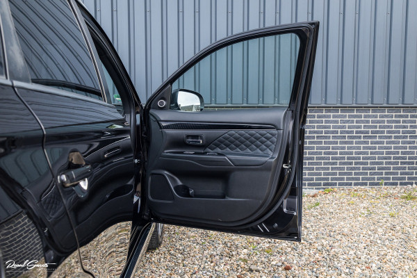 Mitsubishi Outlander 2.4 PHEV Instyle | Adaptieve cruise | Panorama dak | Blis | Trekhaak |