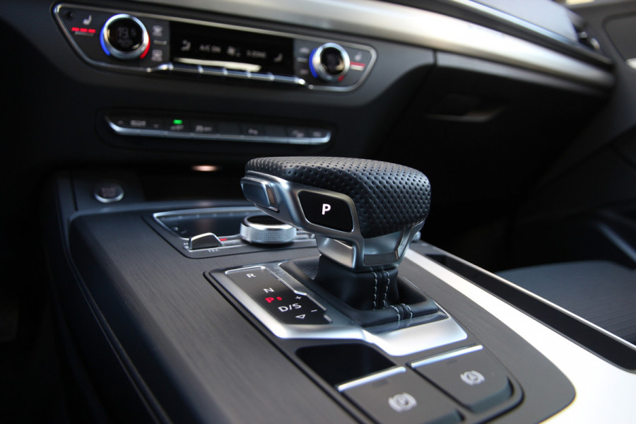 Audi Q5 55 TFSI e quattro Competition |Luchtver.|Trekh.|Matrix|Carplay