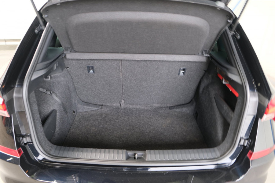 Škoda Kamiq 1.0 TSI Sport Business - N.A.P. Airco, Cruise, PDC, Carplay.