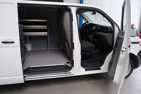 Volkswagen Transporter 2.0 TDI L2H1 150PK 28 Automaat - N.A.P. Airco, Cruise, Navi, PDC.