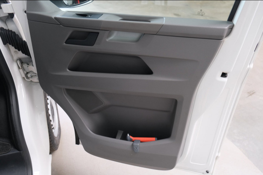 Volkswagen Transporter 2.0 TDI L2H1 150PK 28 Automaat - N.A.P. Airco, Cruise, Navi, PDC.