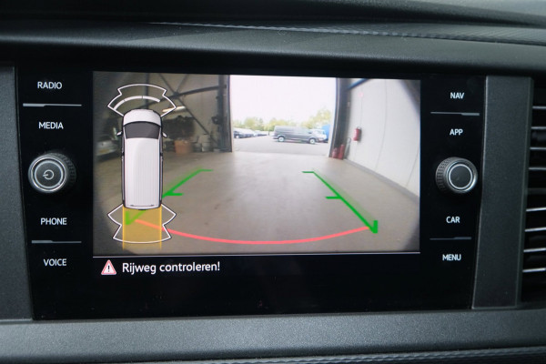 Volkswagen Transporter 2.0 TDI L2H1 150PK 28 Automaat - N.A.P. Airco, Cruise, Navi, PDC.