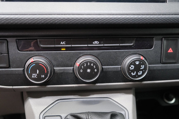 Volkswagen Transporter 2.0 TDI L2H1 150PK 28 Automaat - N.A.P. Airco, Cruise, Navi, PDC.