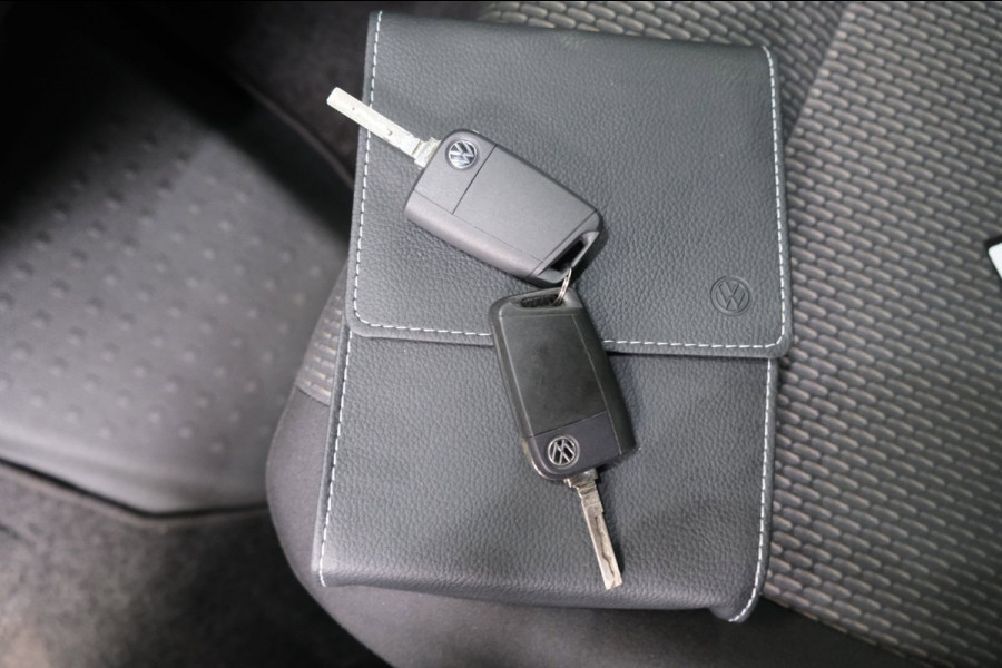 Volkswagen Transporter 2.0 TDI L2H1 150PK 28 Automaat - N.A.P. Airco, Cruise, Navi, PDC.