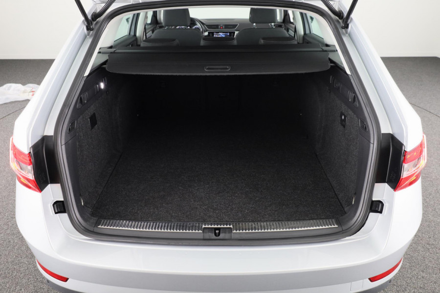 Škoda Superb Combi 1.4 TSI iV Business Edition 218PK PHEV | Navigatie | Parkeersensoren | Stoelverwarming | Keyless entry |