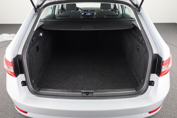 Škoda Superb Combi 1.4 TSI iV Business Edition 218PK PHEV | Navigatie | Parkeersensoren | Stoelverwarming | Keyless entry |