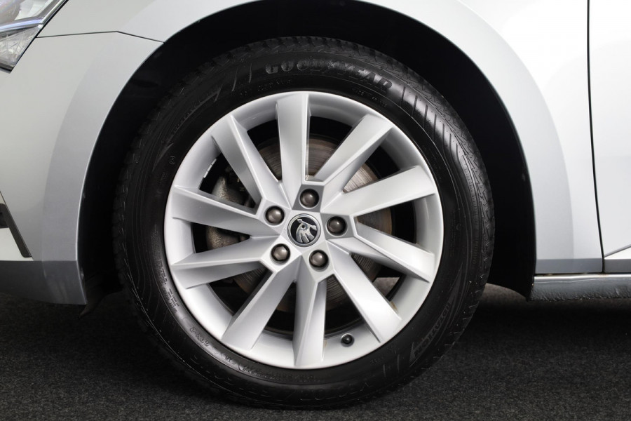 Škoda Superb Combi 1.4 TSI iV Business Edition 218PK PHEV | Navigatie | Parkeersensoren | Stoelverwarming | Keyless entry |