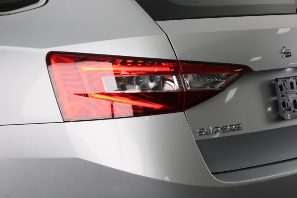 Škoda Superb Combi 1.4 TSI iV Business Edition 218PK PHEV | Navigatie | Parkeersensoren | Stoelverwarming | Keyless entry |