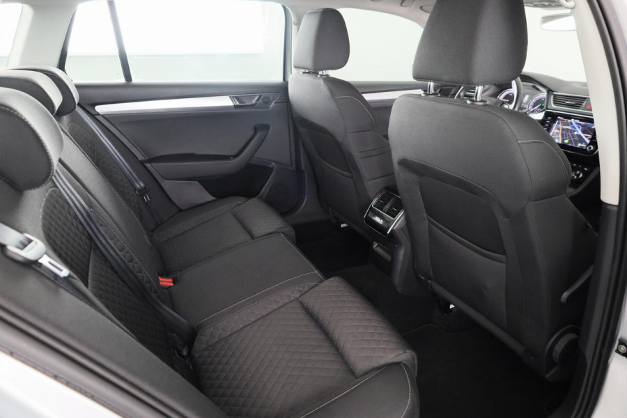 Škoda Superb Combi 1.4 TSI iV Business Edition 218PK PHEV | Navigatie | Parkeersensoren | Stoelverwarming | Keyless entry |