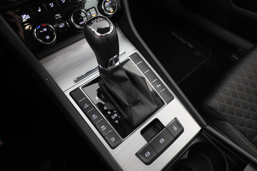 Škoda Superb Combi 1.4 TSI iV Business Edition 218PK PHEV | Navigatie | Parkeersensoren | Stoelverwarming | Keyless entry |