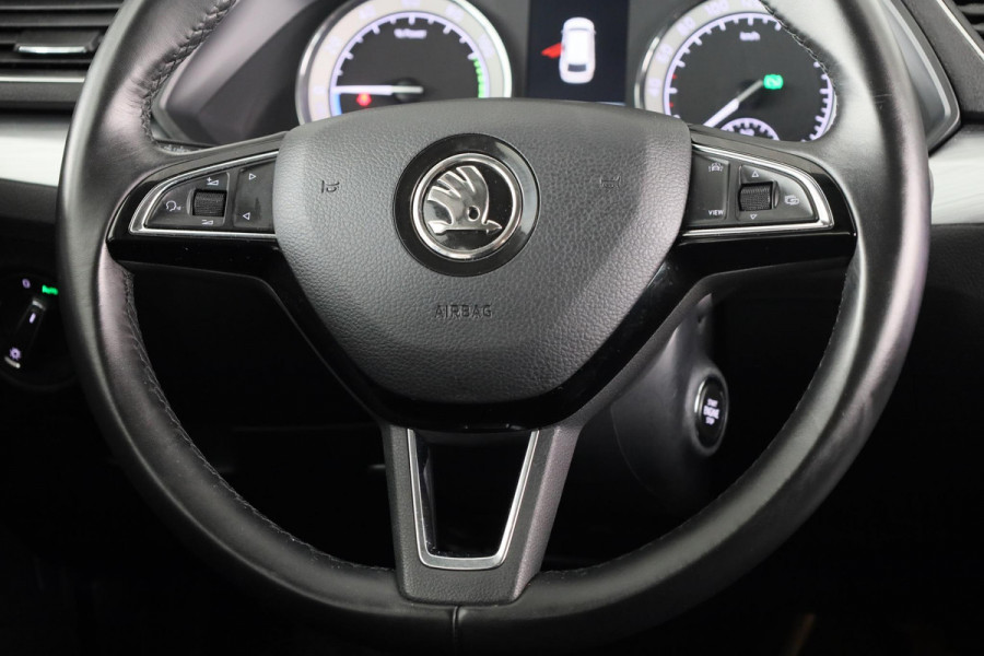 Škoda Superb Combi 1.4 TSI iV Business Edition 218PK PHEV | Navigatie | Parkeersensoren | Stoelverwarming | Keyless entry |