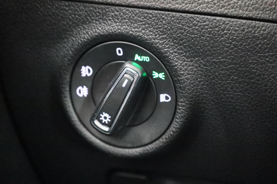 Škoda Superb Combi 1.4 TSI iV Business Edition 218PK PHEV | Navigatie | Parkeersensoren | Stoelverwarming | Keyless entry |