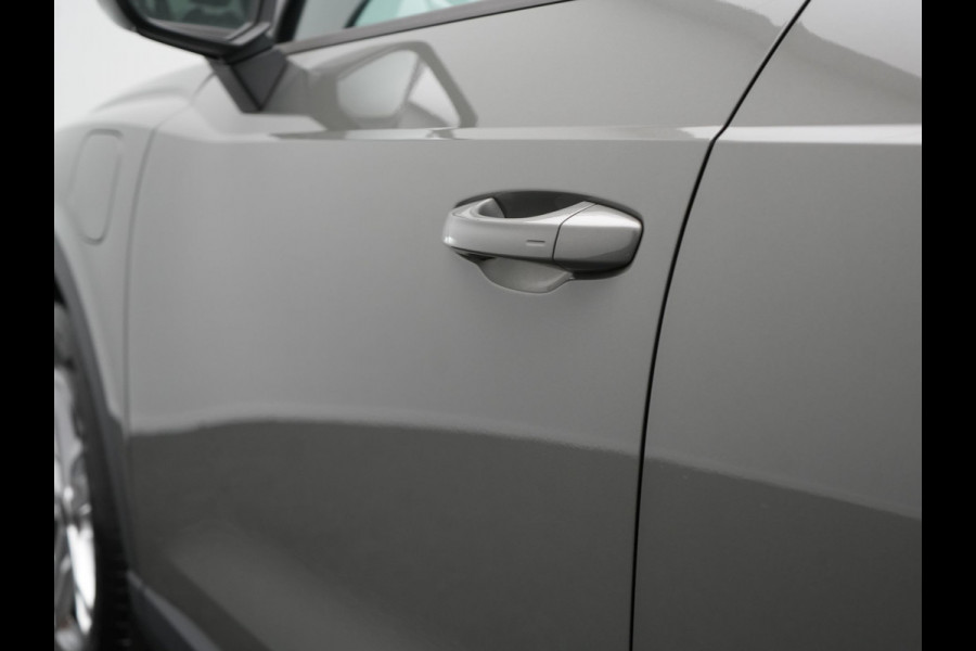 Audi Q3 45 TFSI e S edition PHEV 245pk Dealer O.H. | Adaptive Cruise | Camera | Matrix LED | Sonos Audio | Alcantara Sportstoelen Memory & Verwarmd | Sfeerverlichting | S Line Interieur | Keyless | Blis | Navigatie | DAB | Plug In Hybrid |