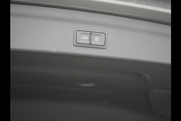 Audi Q3 45 TFSI e S edition PHEV 245pk Dealer O.H. | Adaptive Cruise | Camera | Matrix LED | Sonos Audio | Alcantara Sportstoelen Memory & Verwarmd | Sfeerverlichting | S Line Interieur | Keyless | Blis | Navigatie | DAB | Plug In Hybrid |