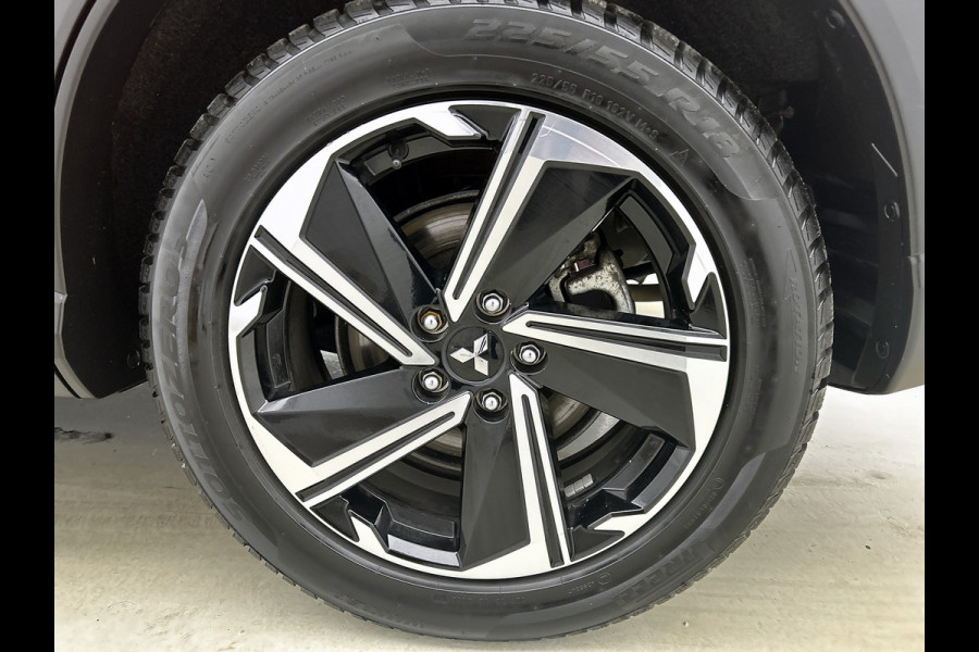 Mitsubishi Eclipse Cross 2.4 PHEV Intense+ Hybride / Navigatie / 1/2 Leder / Pdc. / Airco-ecc./ Radio multimedia / Apk 07-2026