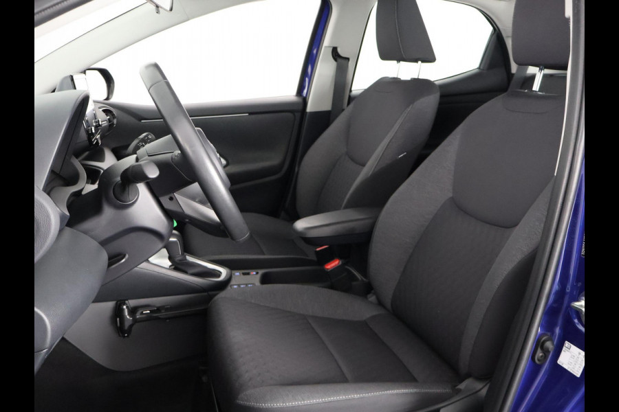 Toyota Yaris 1.5 HYBRID ACTIVE 1e EIG BLUELINE GARANTIE 2-2031 DEALER AUTO ! CARPLAY NAVIGATIE . SLECHTS 45.000 KM