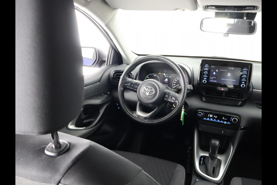 Toyota Yaris 1.5 HYBRID ACTIVE 1e EIG BLUELINE GARANTIE 2-2031 DEALER AUTO ! CARPLAY NAVIGATIE . SLECHTS 45.000 KM