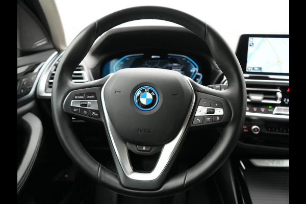 BMW X3 xDrive30e High Executive FACELIFT PHEV 293pk | Trekhaak Af Fabriek | Head Up | Camera | Harman / Kardon | Lederen Sportstoelen Memory & Ventilatie | Keyless | Blis | Stoelen & Stuur Verwarmd | Apple Carplay | Navigatie | DAB | Plug In Hybrid |