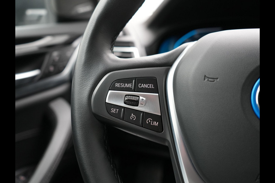 BMW X3 xDrive30e High Executive FACELIFT PHEV 293pk | Trekhaak Af Fabriek | Head Up | Camera | Harman / Kardon | Lederen Sportstoelen Memory & Ventilatie | Keyless | Blis | Stoelen & Stuur Verwarmd | Apple Carplay | Navigatie | DAB | Plug In Hybrid |