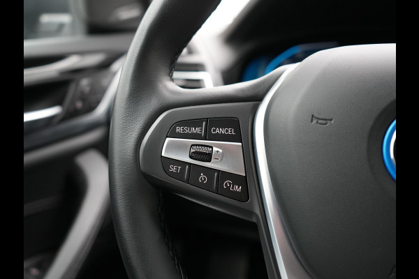 BMW X3 xDrive30e High Executive FACELIFT PHEV 293pk | Trekhaak Af Fabriek | Head Up | Camera | Harman / Kardon | Lederen Sportstoelen Memory & Ventilatie | Keyless | Blis | Stoelen & Stuur Verwarmd | Apple Carplay | Navigatie | DAB | Plug In Hybrid |