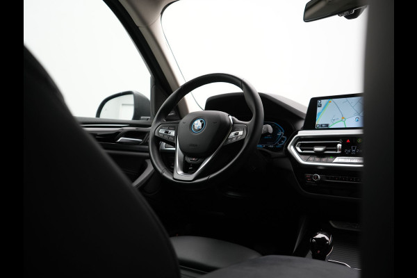 BMW X3 xDrive30e High Executive FACELIFT PHEV 293pk | Trekhaak Af Fabriek | Head Up | Camera | Harman / Kardon | Lederen Sportstoelen Memory & Ventilatie | Keyless | Blis | Stoelen & Stuur Verwarmd | Apple Carplay | Navigatie | DAB | Plug In Hybrid |