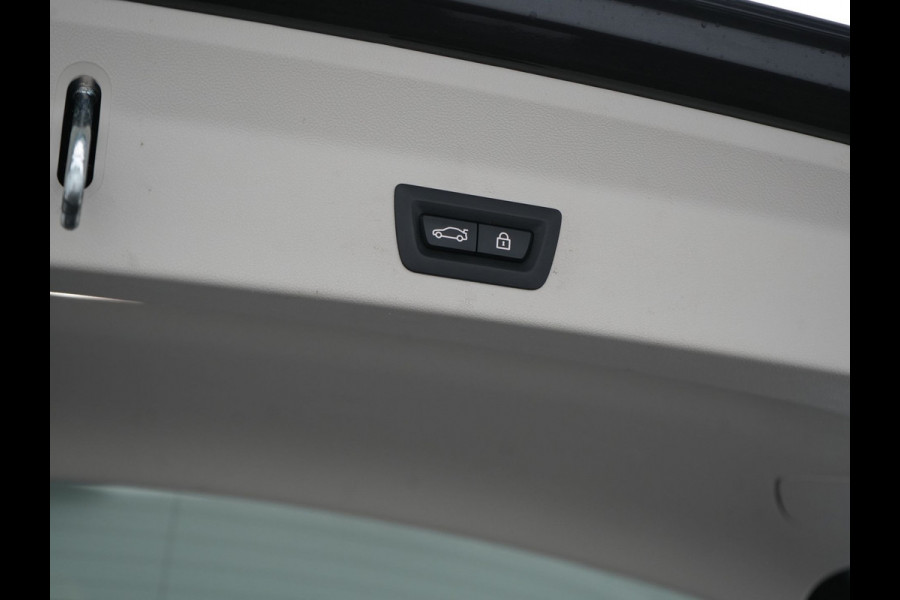 BMW X3 xDrive30e High Executive FACELIFT PHEV 293pk | Trekhaak Af Fabriek | Head Up | Camera | Harman / Kardon | Lederen Sportstoelen Memory & Ventilatie | Keyless | Blis | Stoelen & Stuur Verwarmd | Apple Carplay | Navigatie | DAB | Plug In Hybrid |