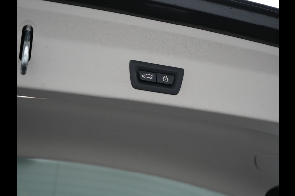 BMW X3 xDrive30e High Executive FACELIFT PHEV 293pk | Trekhaak Af Fabriek | Head Up | Camera | Harman / Kardon | Lederen Sportstoelen Memory & Ventilatie | Keyless | Blis | Stoelen & Stuur Verwarmd | Apple Carplay | Navigatie | DAB | Plug In Hybrid |