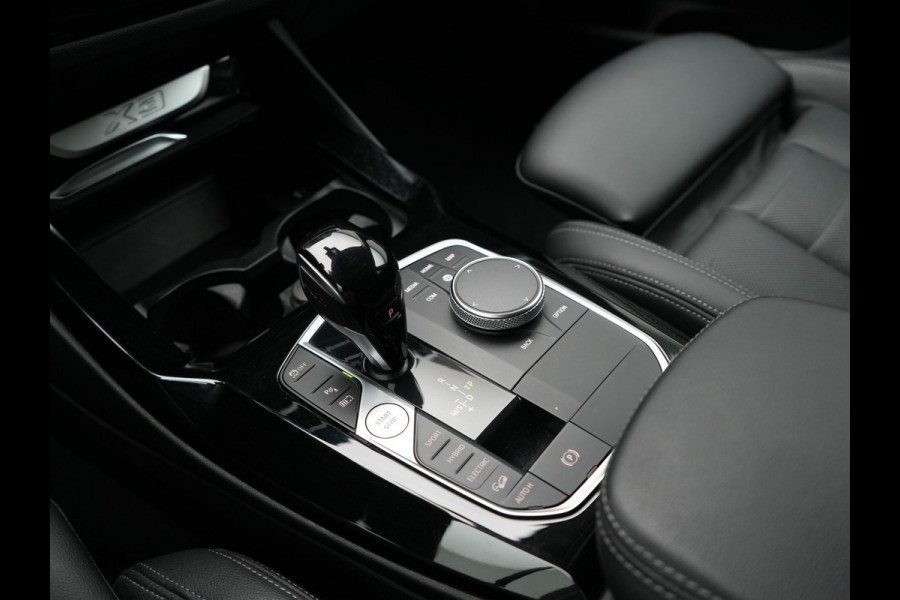BMW X3 xDrive30e High Executive FACELIFT PHEV 293pk | Trekhaak Af Fabriek | Head Up | Camera | Harman / Kardon | Lederen Sportstoelen Memory & Ventilatie | Keyless | Blis | Stoelen & Stuur Verwarmd | Apple Carplay | Navigatie | DAB | Plug In Hybrid |