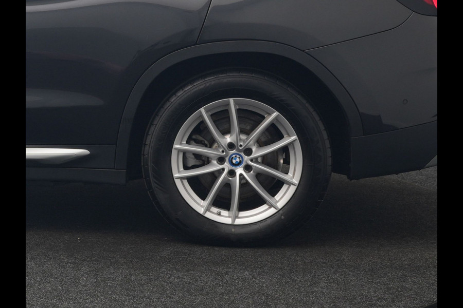 BMW X3 xDrive30e High Executive FACELIFT PHEV 293pk | Trekhaak Af Fabriek | Head Up | Camera | Harman / Kardon | Lederen Sportstoelen Memory & Ventilatie | Keyless | Blis | Stoelen & Stuur Verwarmd | Apple Carplay | Navigatie | DAB | Plug In Hybrid |