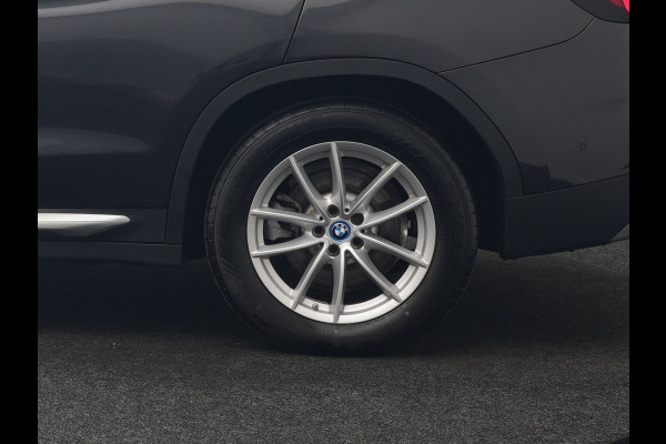 BMW X3 xDrive30e High Executive FACELIFT PHEV 293pk | Trekhaak Af Fabriek | Head Up | Camera | Harman / Kardon | Lederen Sportstoelen Memory & Ventilatie | Keyless | Blis | Stoelen & Stuur Verwarmd | Apple Carplay | Navigatie | DAB | Plug In Hybrid |