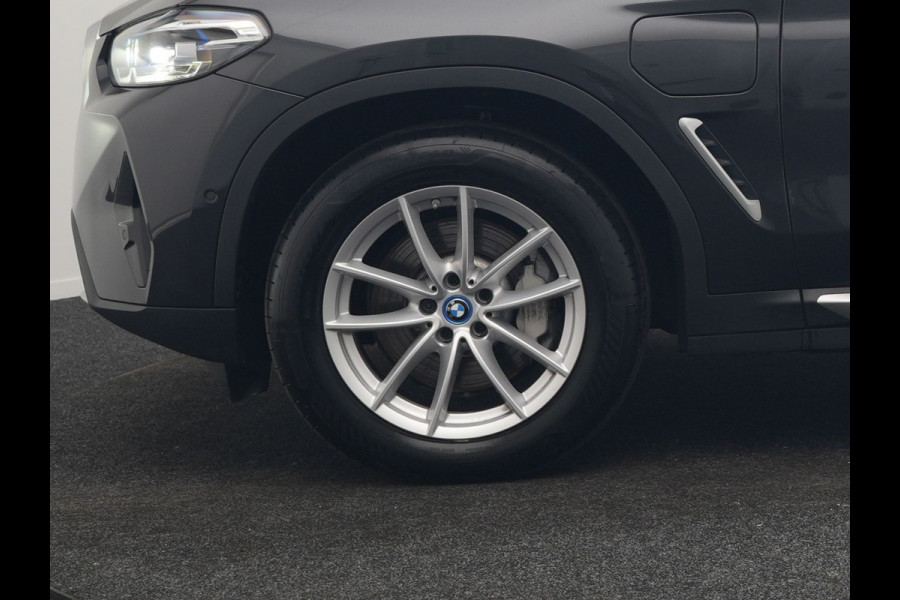 BMW X3 xDrive30e High Executive FACELIFT PHEV 293pk | Trekhaak Af Fabriek | Head Up | Camera | Harman / Kardon | Lederen Sportstoelen Memory & Ventilatie | Keyless | Blis | Stoelen & Stuur Verwarmd | Apple Carplay | Navigatie | DAB | Plug In Hybrid |