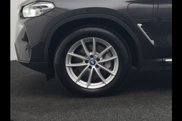 BMW X3 xDrive30e High Executive FACELIFT PHEV 293pk | Trekhaak Af Fabriek | Head Up | Camera | Harman / Kardon | Lederen Sportstoelen Memory & Ventilatie | Keyless | Blis | Stoelen & Stuur Verwarmd | Apple Carplay | Navigatie | DAB | Plug In Hybrid |