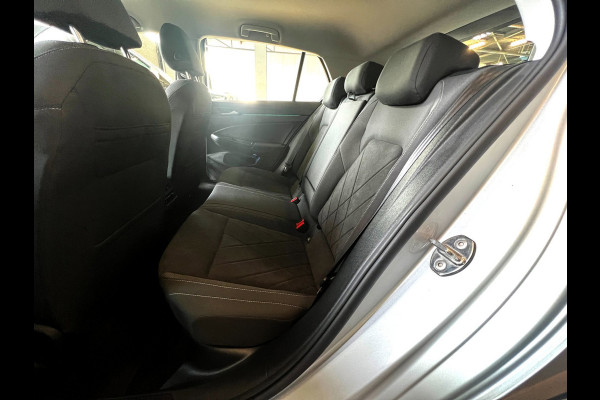 Volkswagen Golf 1.4 eHybrid Style plugin_204PK_Carplay_stoel massage_ACC