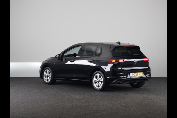 Volkswagen Golf 1.5 TSI Life Business 130 pk | Navigatie | Parkeersensoren (Park assist) | Adaptieve cruise control | Elektr. bestuurdersstoel | Autom. airco |