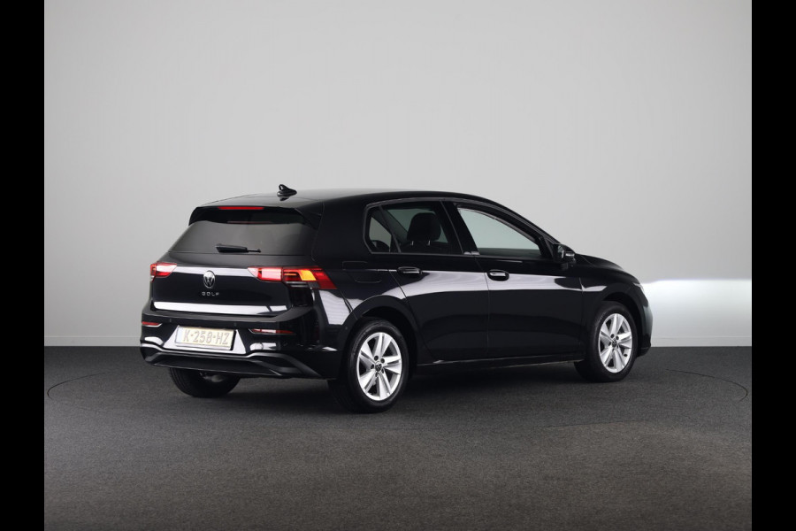 Volkswagen Golf 1.5 TSI Life Business 130 pk | Navigatie | Parkeersensoren (Park assist) | Adaptieve cruise control | Elektr. bestuurdersstoel | Autom. airco |