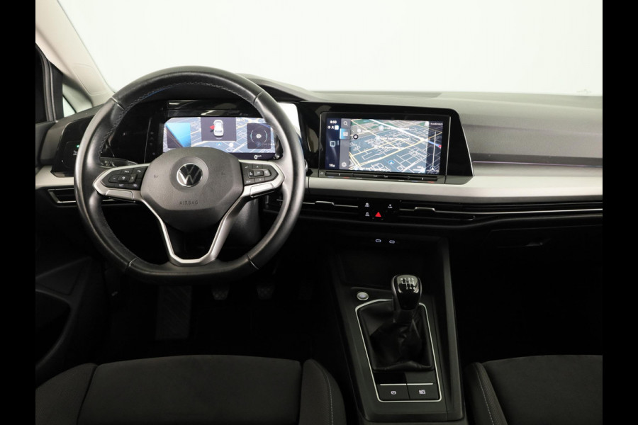 Volkswagen Golf 1.5 TSI Life Business 130 pk | Navigatie | Parkeersensoren (Park assist) | Adaptieve cruise control | Elektr. bestuurdersstoel | Autom. airco |