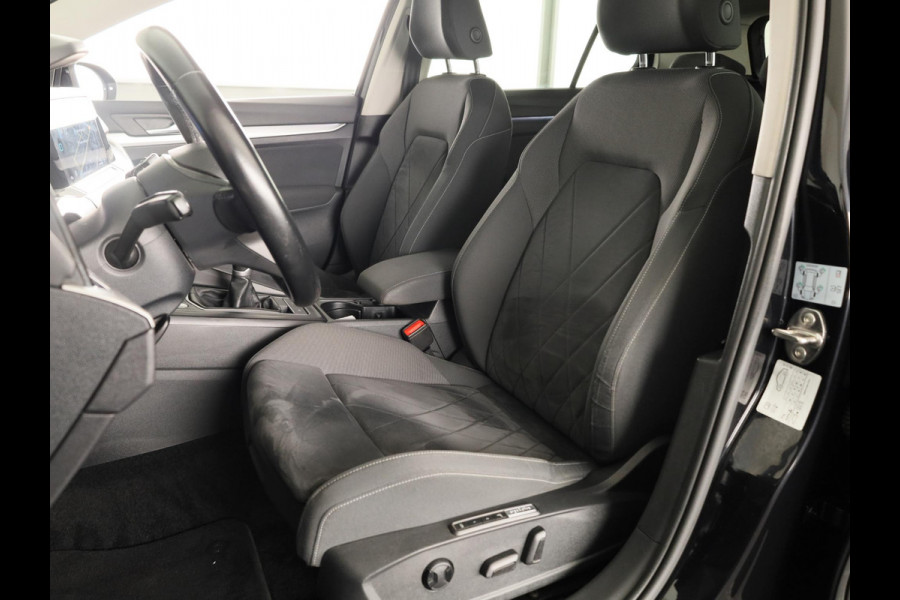 Volkswagen Golf 1.5 TSI Life Business 130 pk | Navigatie | Parkeersensoren (Park assist) | Adaptieve cruise control | Elektr. bestuurdersstoel | Autom. airco |