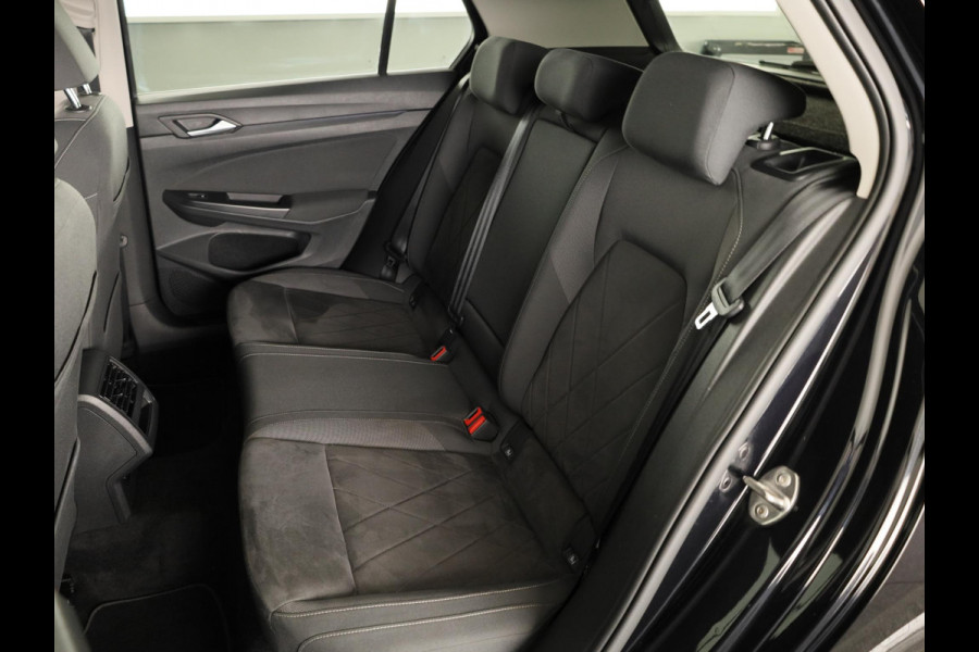 Volkswagen Golf 1.5 TSI Life Business 130 pk | Navigatie | Parkeersensoren (Park assist) | Adaptieve cruise control | Elektr. bestuurdersstoel | Autom. airco |