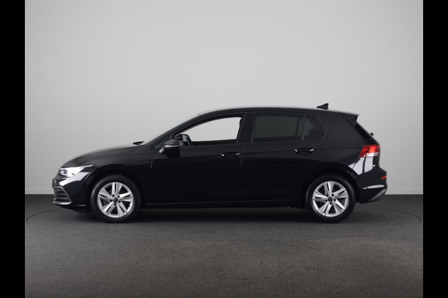 Volkswagen Golf 1.5 TSI Life Business 130 pk | Navigatie | Parkeersensoren (Park assist) | Adaptieve cruise control | Elektr. bestuurdersstoel | Autom. airco |