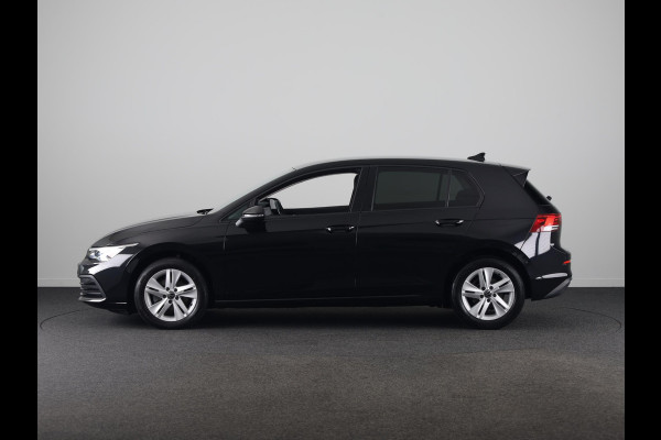 Volkswagen Golf 1.5 TSI Life Business 130 pk | Navigatie | Parkeersensoren (Park assist) | Adaptieve cruise control | Elektr. bestuurdersstoel | Autom. airco |